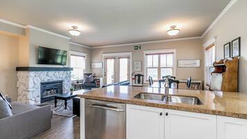 Condo, 1 Bedroom | Private kitchen | Full-sized fridge, microwave, oven, stovetop