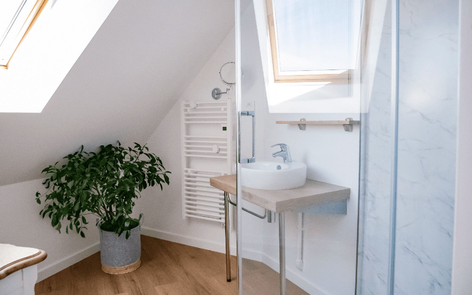 Een douche, handdoeken