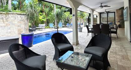 Majestic 4 Br apartment with Private Pool