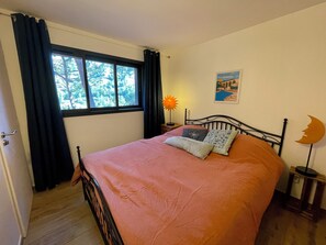 2 bedrooms, WiFi, bed sheets