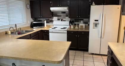 Charming 3-bedroom house with WiFi, AC in marvelous Tucson