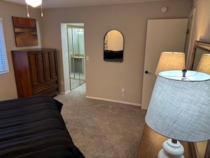 3 bedrooms, desk, iron/ironing board, free WiFi