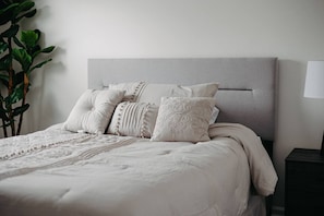 3 chambres, fer et planche à repasser, Wi-Fi, draps fournis