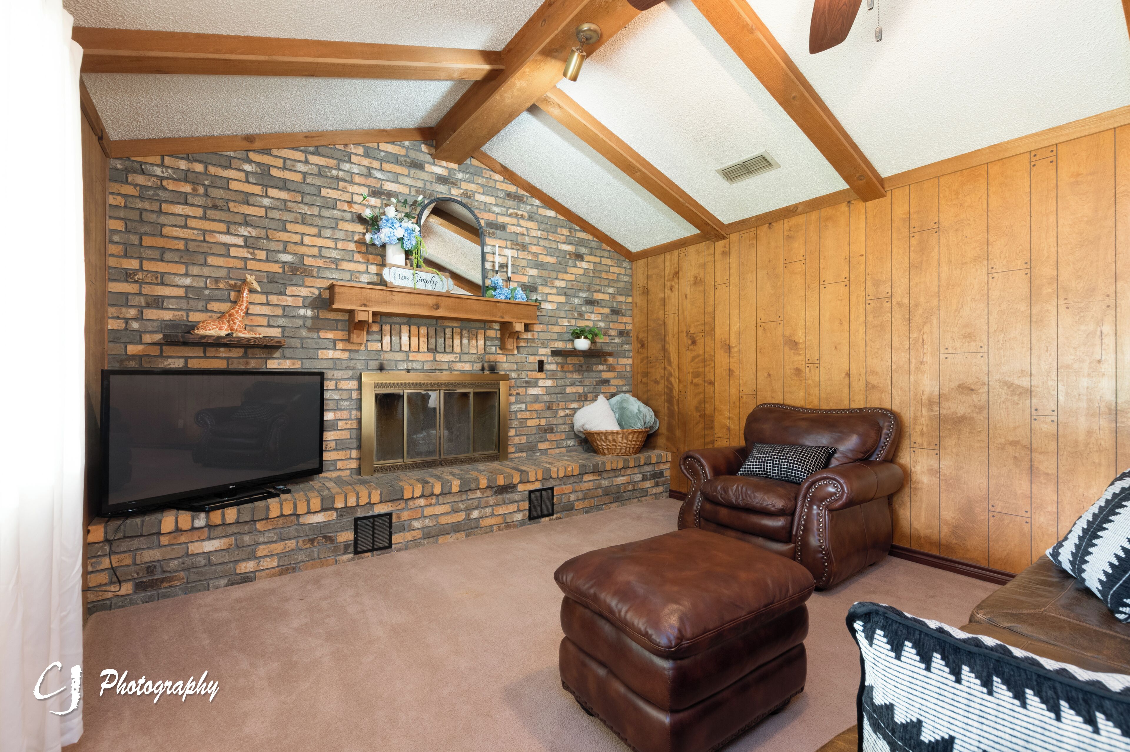 Smart TV, fireplace, video games