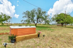 Tina de hidromasaje al aire libre