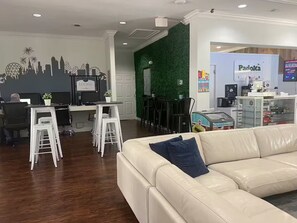 المنشأة من الداخل