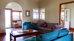 Unclassified image, 3 of 15, button - Cliff Cottage - Noraville (Noraville)