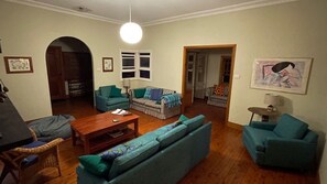 TV, fireplace - Cliff Cottage - Noraville (Noraville)