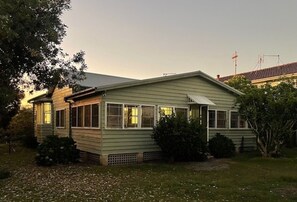 Exterior - Cliff Cottage - Noraville (Noraville)