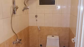 Tina, toallas, jabón, shampoo