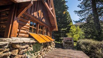 House, 4 Bedrooms, Patio, Mountain View | Terrace/patio