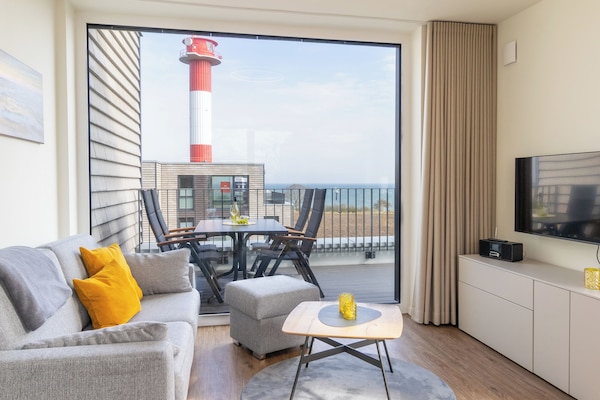 Een televisie en een stereo