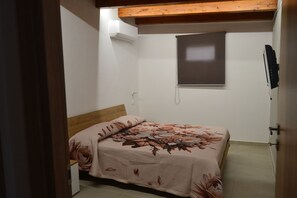 2 bedrooms, travel crib, free WiFi, bed sheets - Casa Asprigna is located in Aspra, one of the most characteristic seaside villages. (Aspra)