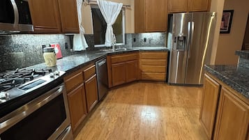 Micro-ondas, fogão, cooktop, lava-louças