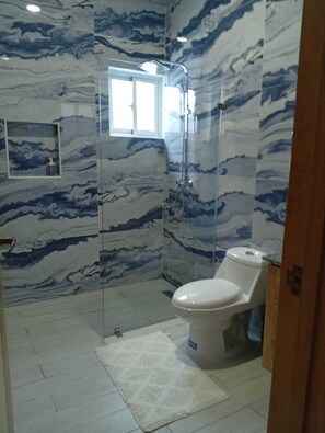 Handtücher, Seife, Toilettenpapier