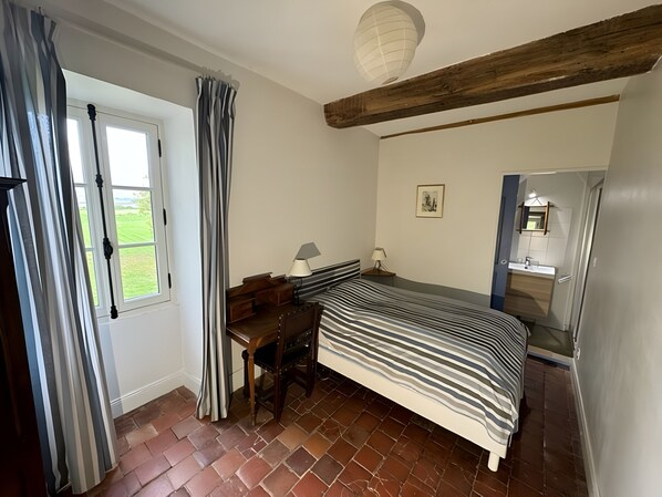 House | 4 bedrooms, bed sheets