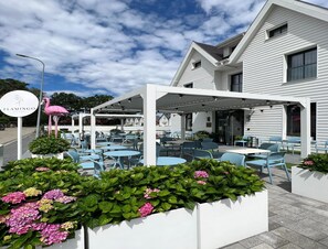 Apartment | Outdoor dining - Comfortable Holiday Rooms in Dziwnow (Dziwnów)