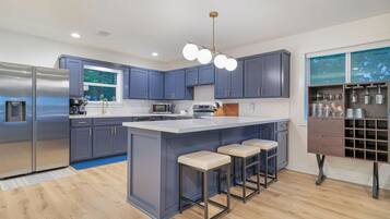 電子レンジ、オーブン、コンロ、食器洗い機