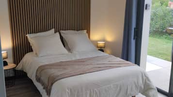 2 makuuhuonetta, työpöytä, Wi-Fi, vuodevaatteet