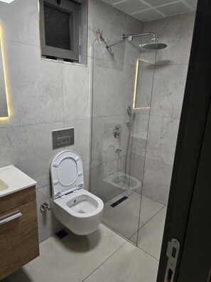 Caja de seguridad en la habitación y escritorio 