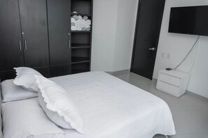 3 bedrooms, iron/ironing board, bed sheets