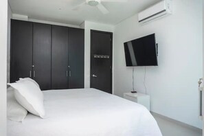 3 habitaciones, tabla de planchar con plancha y ropa de cama 