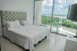 3 bedrooms, iron/ironing board, bed sheets