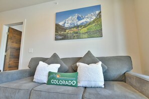 Älytelevisio, takka, tietokoneen näyttö