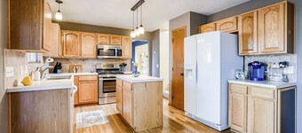 Spacious home w/ Playground: Patio, BBQ, WiFi in charming Omaha