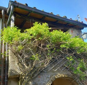House | Balcony