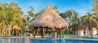 Close to the beach and attractions | Condo in private residential complex w / pool