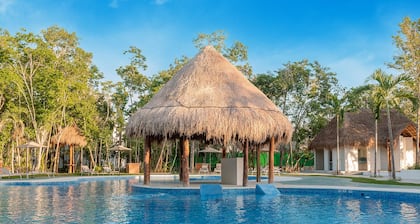 Close to the beach and attractions | Condo in private residential complex w / pool