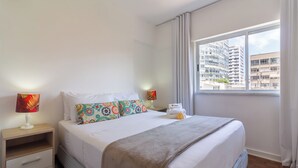 Classic Apartment | Iron/ironing board, free WiFi - 10 minutos da praia de Ipanema - AC402 (Rio de Janeiro)
