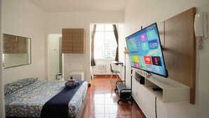 A modern hotel room with a bed, a desk, a television, and a telephone. - SUH Catete 02 Christ View (Rio de Janeiro)
