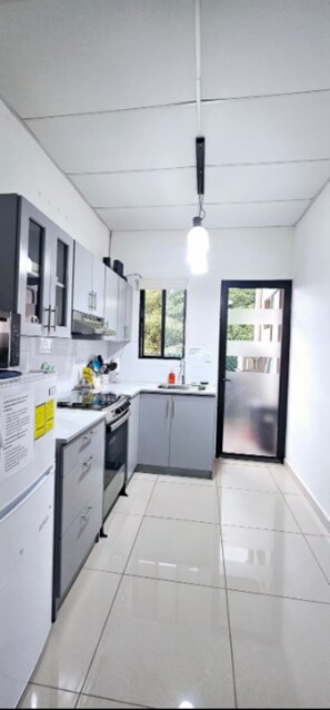 Microondas, horno y parrilla de estufa