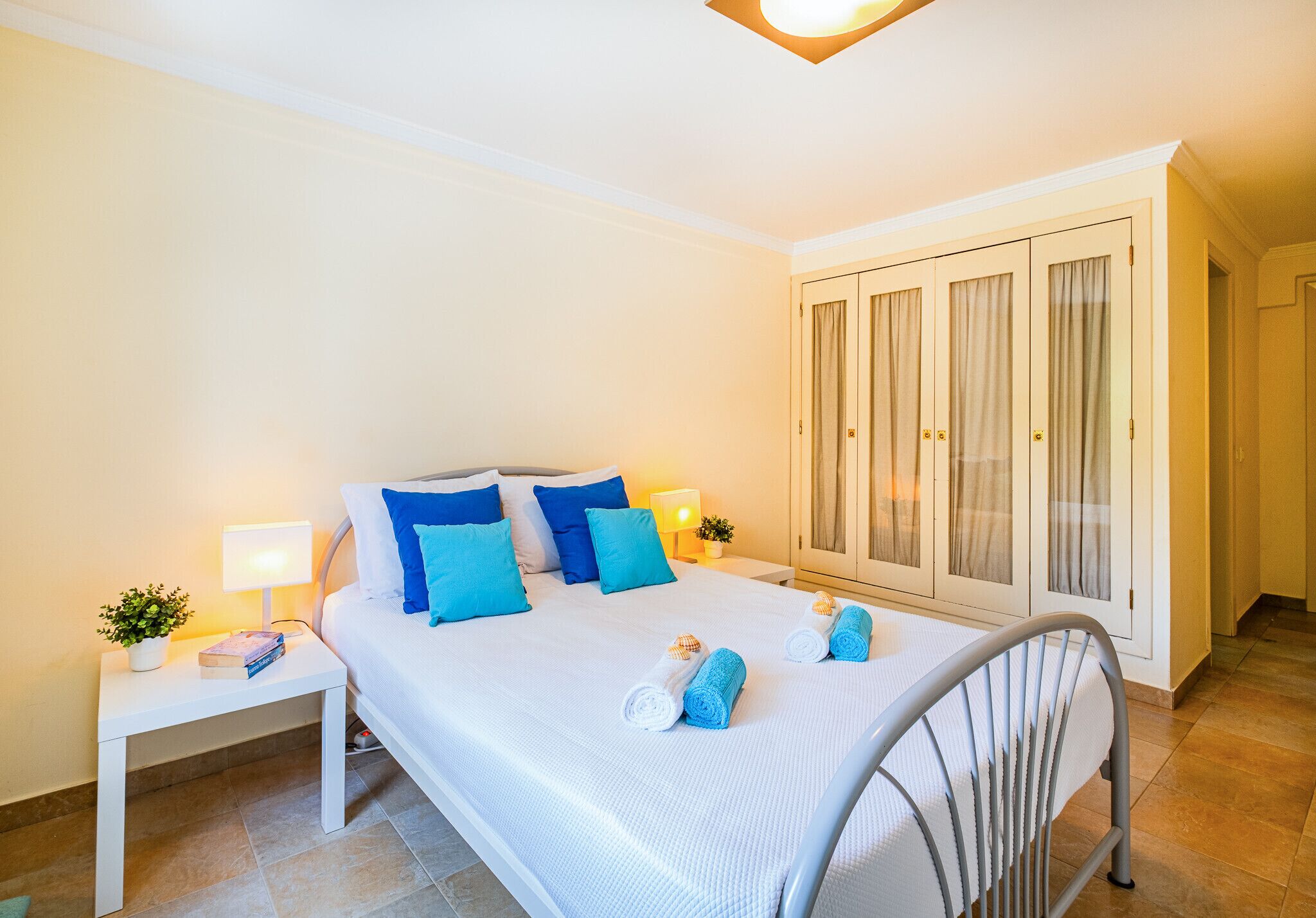 4 bedrooms, iron/ironing board, free WiFi, bed sheets