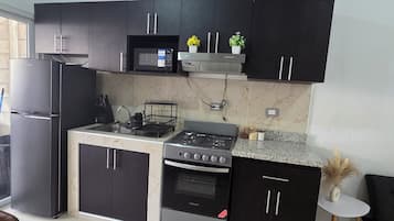 Frigorífic, microones, forn i placa de cuina