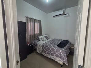 2 多间卧室、熨斗/熨衣板、免费 WiFi、床单