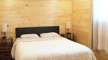 4 bedrooms, iron/ironing board, WiFi, bed sheets