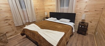 4-bedroom house in terrific Orland with AC, WiFi. Enjoy your stay