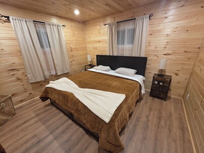 4-bedroom house in terrific Orland with AC, WiFi. Enjoy your stay