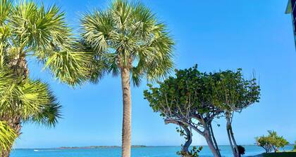 Stunning Sunsets & Water Views w/ Heated Pool & Beach Near Sanibel