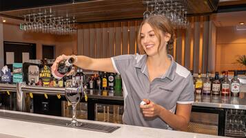 Bar (in der Unterkunft)
