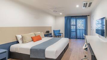 Deluxe kamer, 1 kingsize bed, niet-roken | Pillowtop-bedden, een bureau, een laptopwerkplek