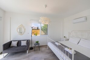 4 bedrooms, cots/infant beds, bed sheets - Ayia Napa Marina Vibes (Sotira)