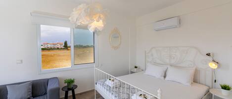 4 間臥室、搖籃/嬰兒床、床單