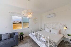 4 habitaciones, cunas y ropa de cama 