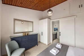 2 室のベッドルーム、ベビーベッド、ベッドシーツ