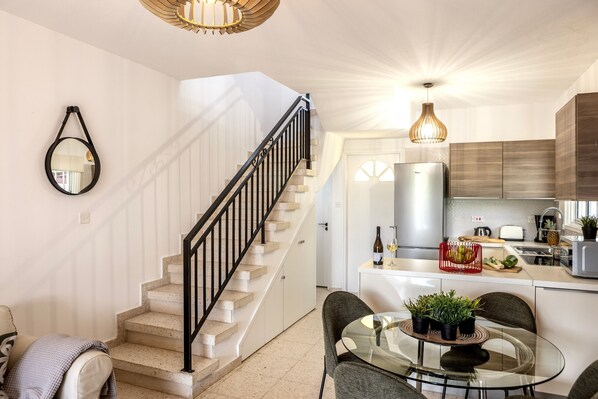 電子レンジ、コーヒー / ティーメーカー、調理器具と食器