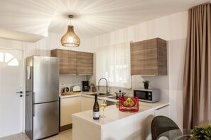 電子レンジ、コーヒー / ティーメーカー、調理器具と食器